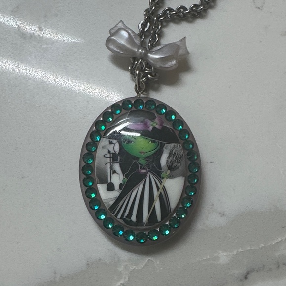 Tarina Taratino Swarovski Wicked Cameo Pendant Necklace - Picture 2 of 5